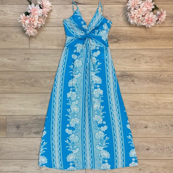 Guess Dresses & Skirts - Guess Scarf Print Maxi Dress